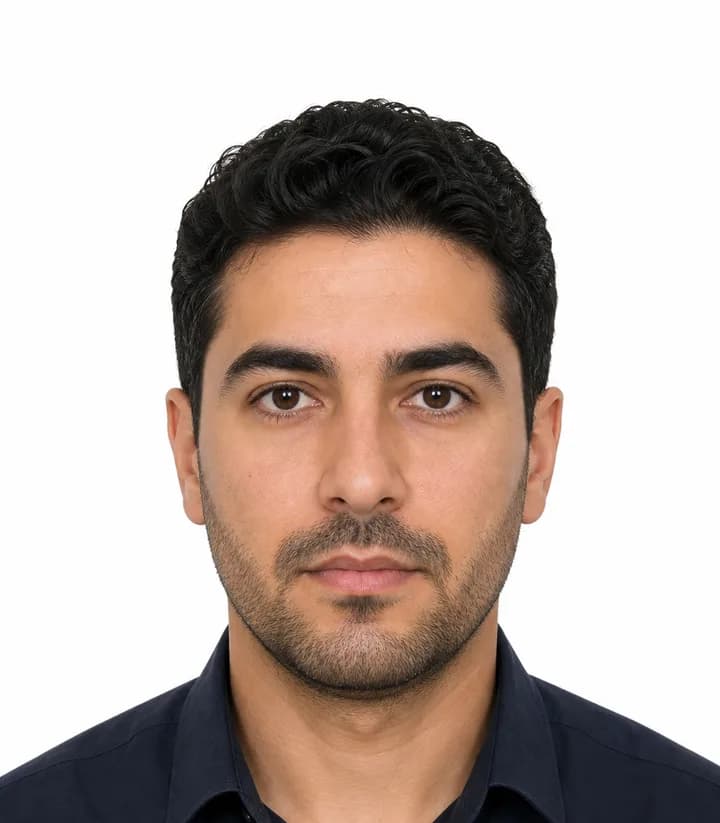 Finished compliant Algeria passport photo (35 x 45 mm) on a plain background