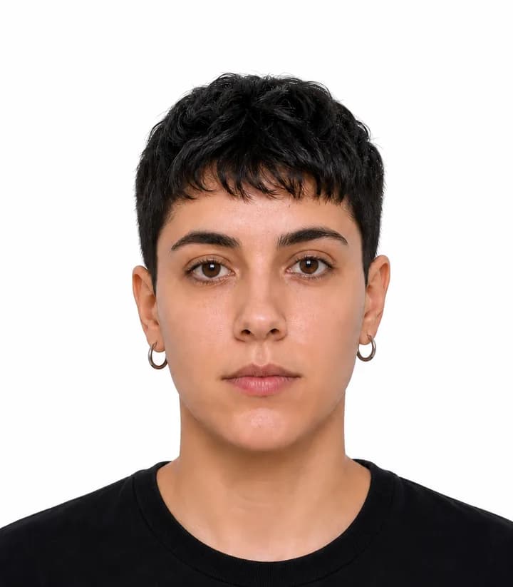Finished compliant Argentina passport photo (40 x 40 mm) on a plain background