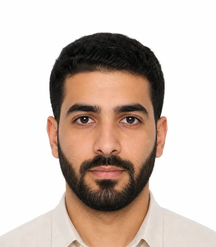 Finished compliant Bahrain passport photo (32.5 x 43 mm) on a plain background