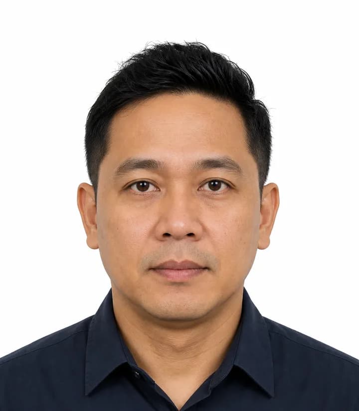 Finished compliant Indonesia passport photo (40 x 60 mm) on a plain background