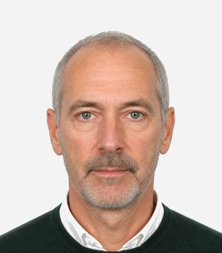 Finished compliant Netherlands passport photo (35 x 45 mm) on a plain background