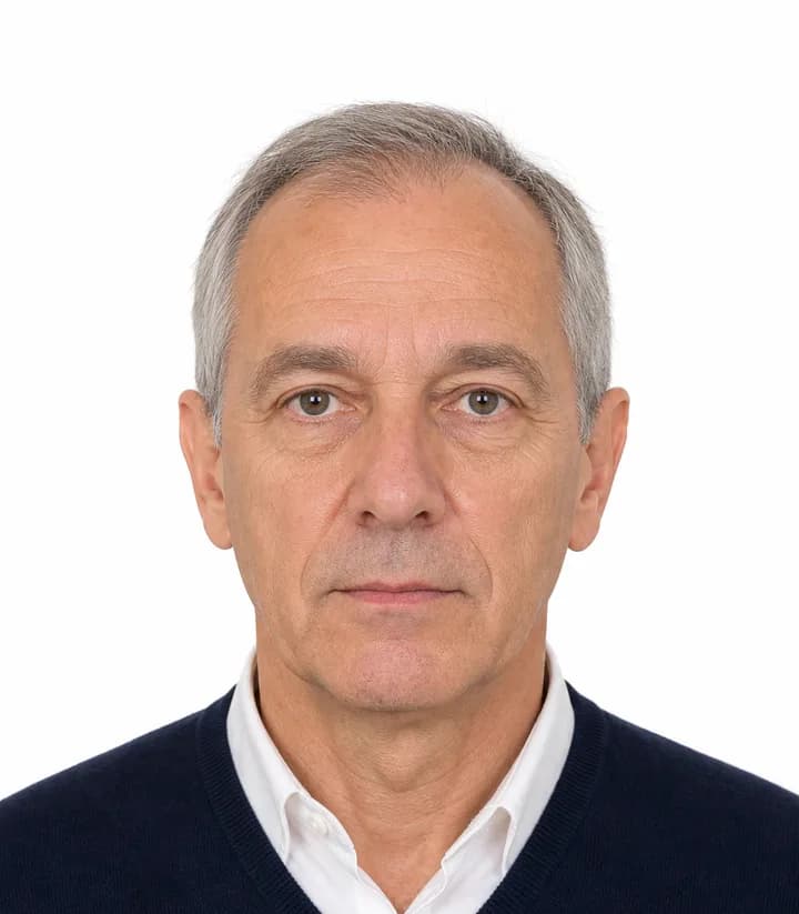 Finished compliant Portugal passport photo (35 x 45 mm) on a plain background