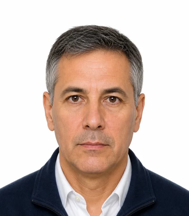 Finished compliant Uruguay passport photo (2 x 2 in) on a plain background