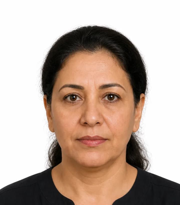 Finished compliant Yemen passport photo (60 x 40 mm) on a plain background